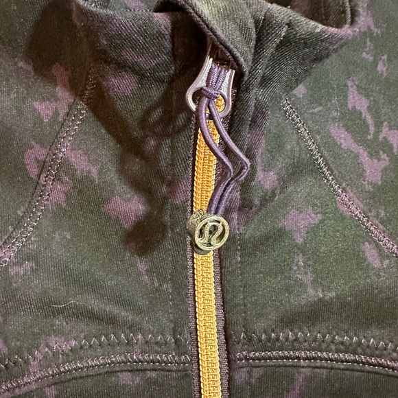 Lululemon Forme Jacket II *Textured Beautiful Baroque Deep Zinfandel Size 2 - Picture 6 of 10